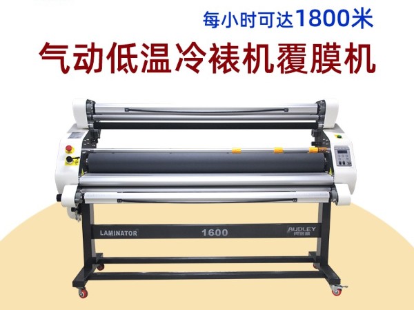 D2200-4 Industrial four-head flag machine